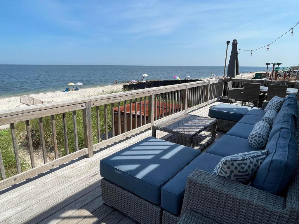 Luxurious Mermaid Inn Beach House, Wading River (updated prices 2024)
