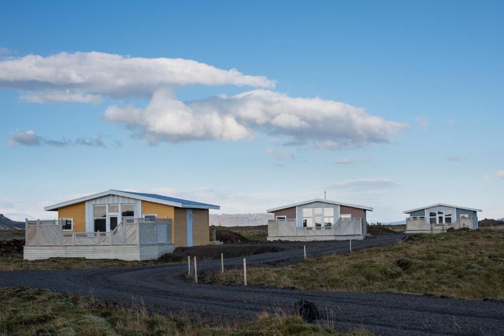 Byggingin sem sumarhúsið er í