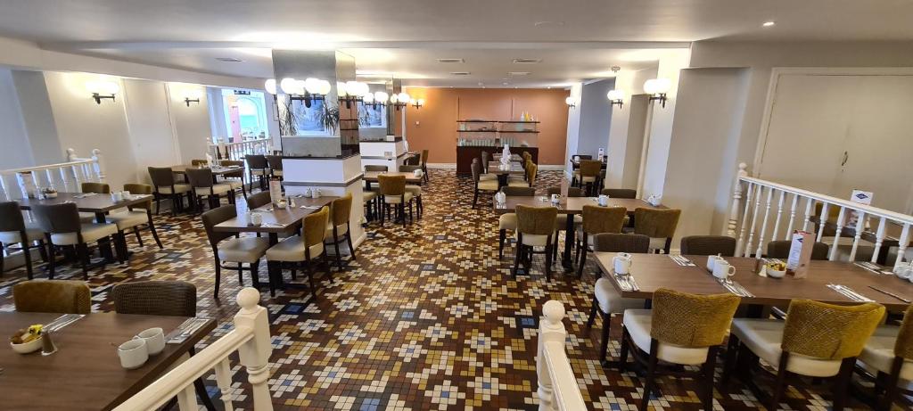Restaurace v ubytování The Empress Hotel