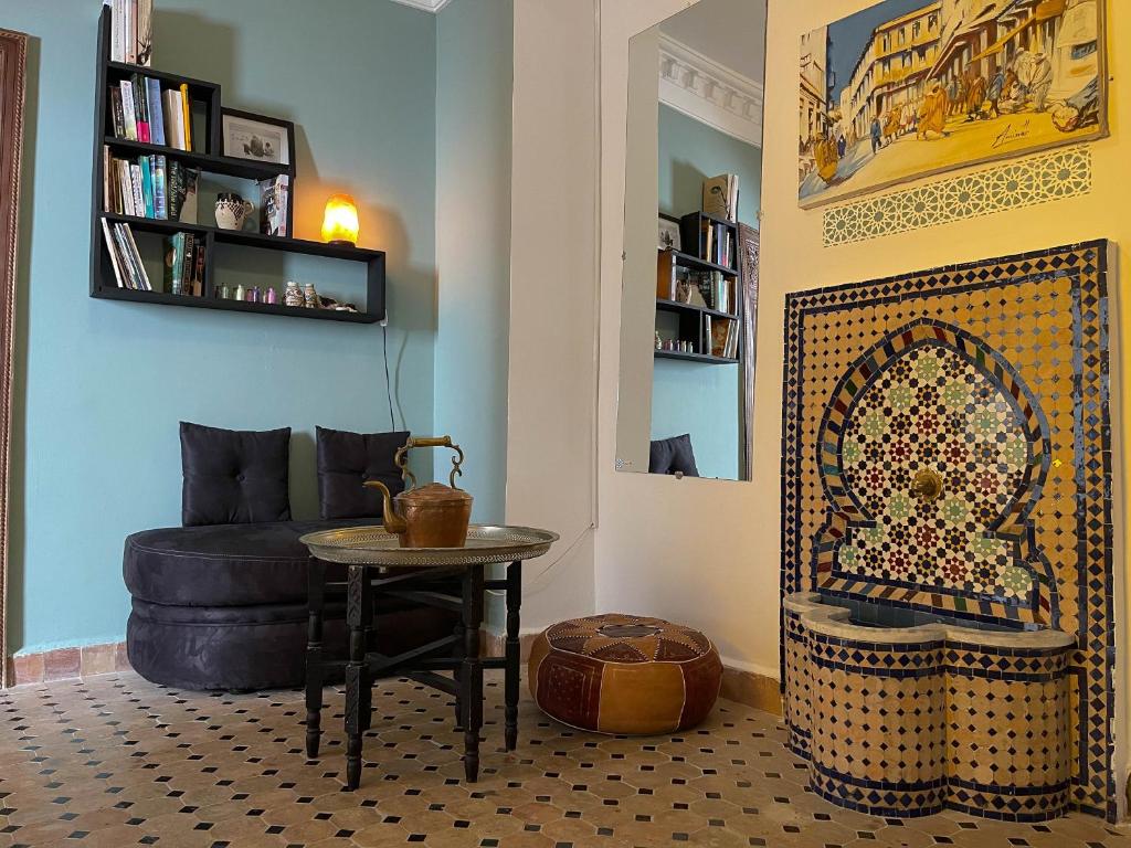 Istumisnurk majutusasutuses Tangier Kasbah Hostel