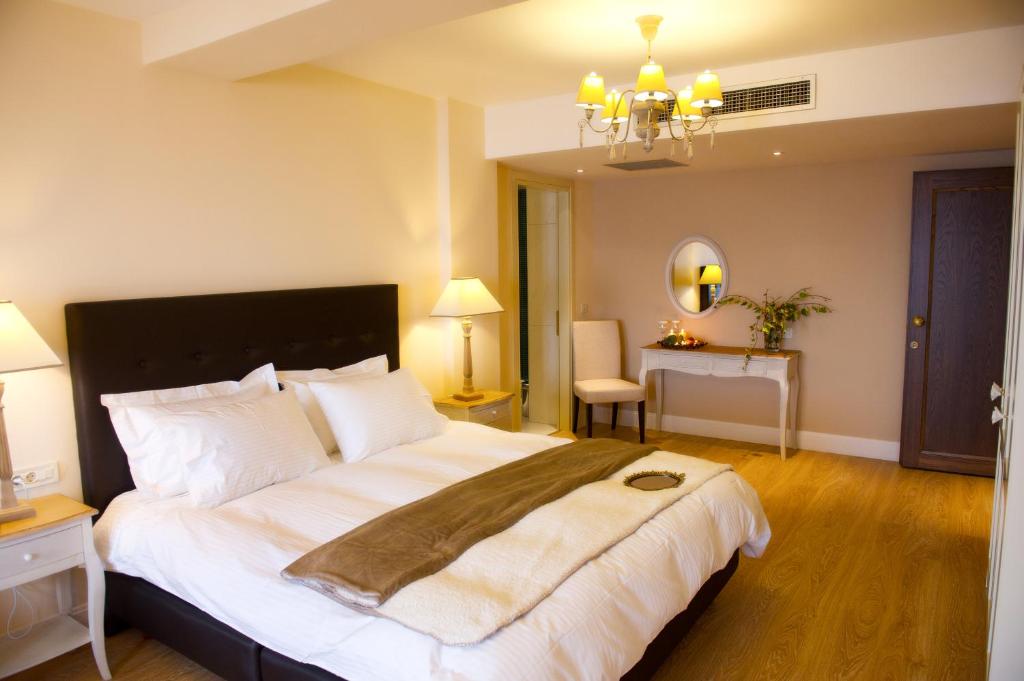 Mir Boutique Hotel - 8