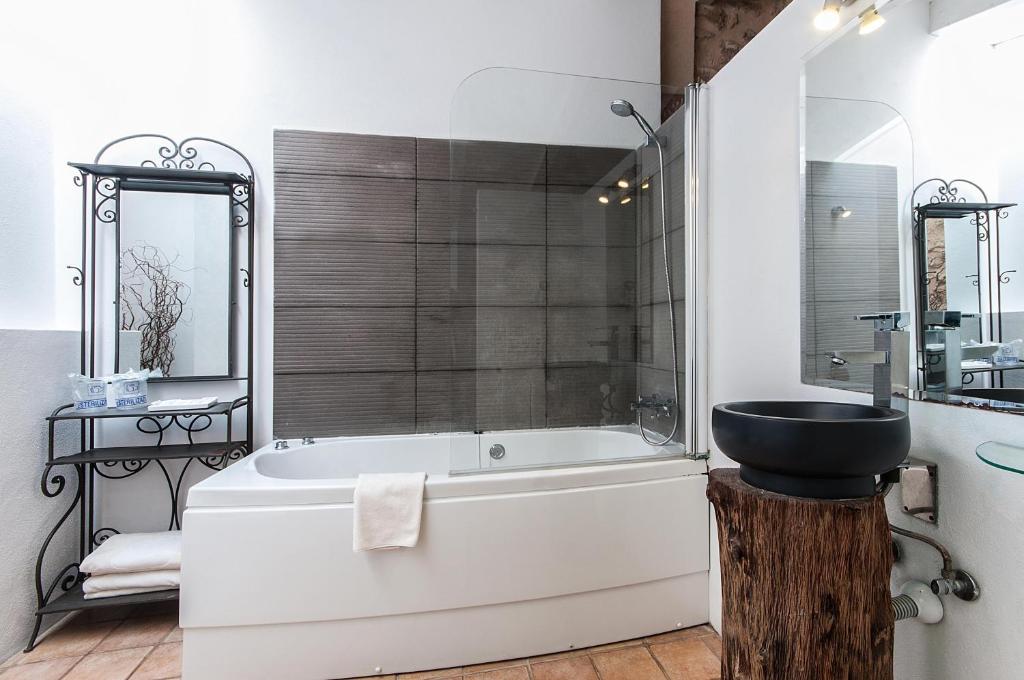 a bathroom with a bath tub and a sink at Ca´n Pere in Alcudia