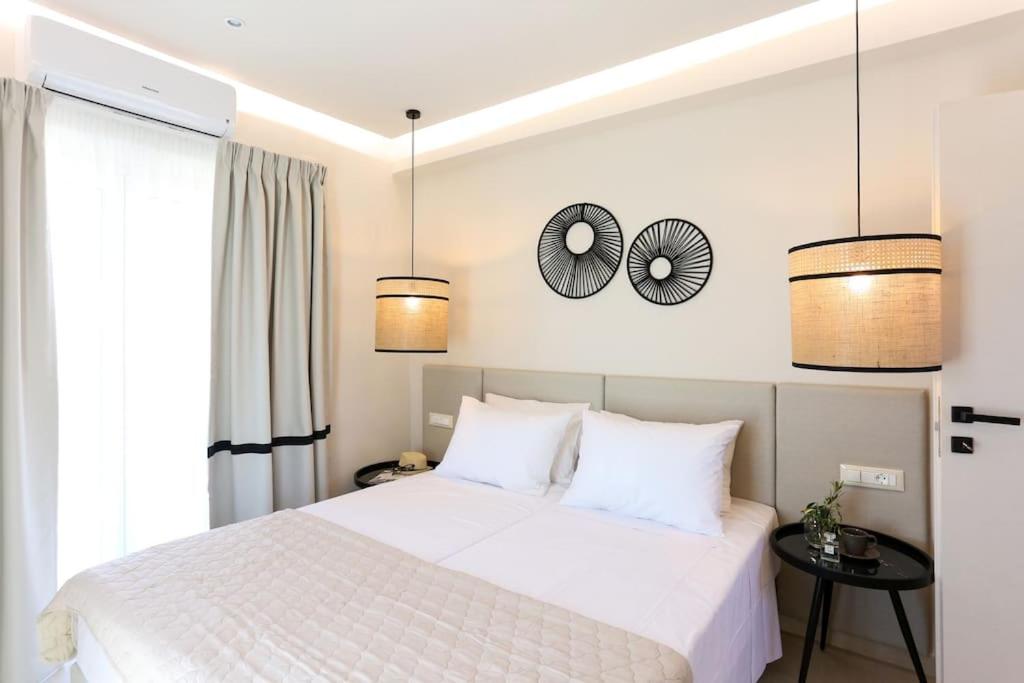 Posteľ alebo postele v izbe v ubytovaní Villa Constantino with heated pool