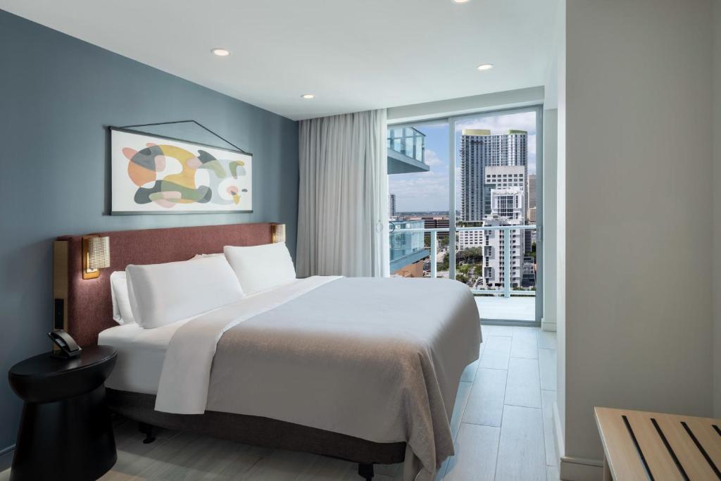 Postel nebo postele na pokoji v ubytování Atwell Suites Miami Brickell by IHG
