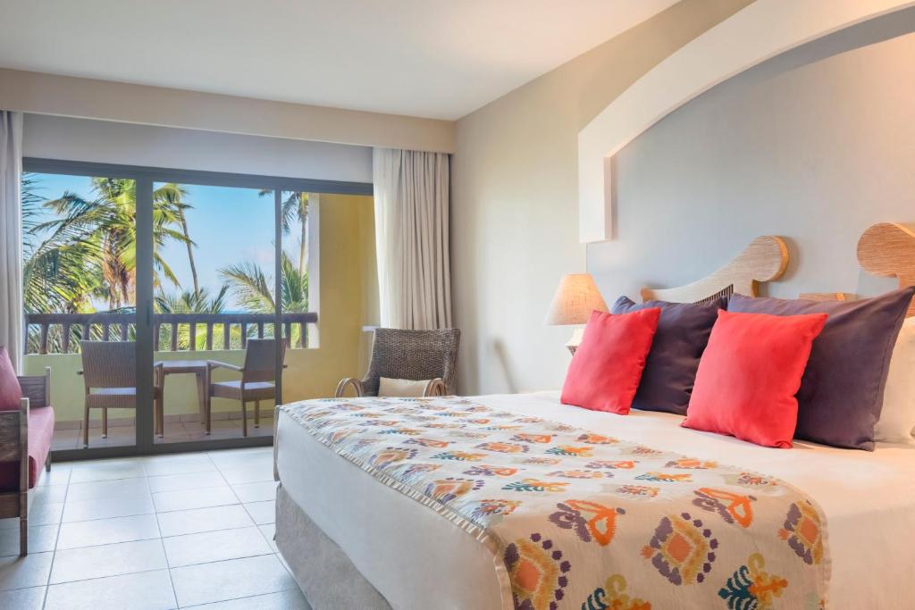 Postel nebo postele na pokoji v ubytování Iberostar Waves Bahia - All Inclusive