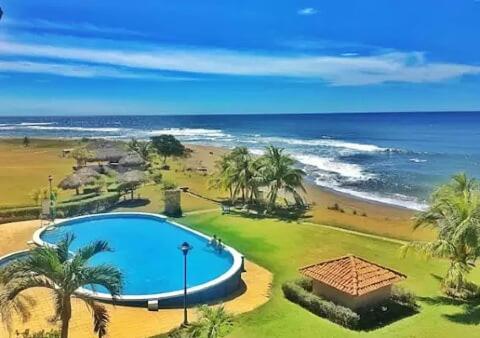 Tầm nhìn ra hồ bơi gần/tại Suite San Juan 125 Gran Pacifica Resort