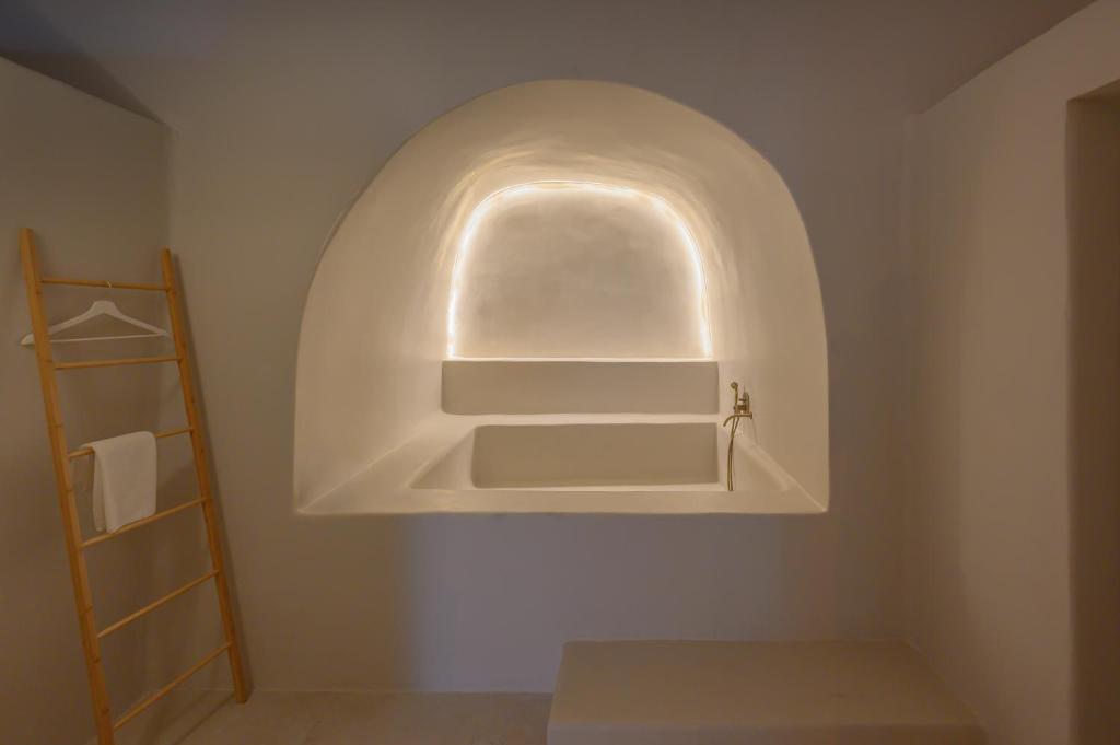 Fotografija u galeriji objekta Elements Cave Suites u gradu Megalohori