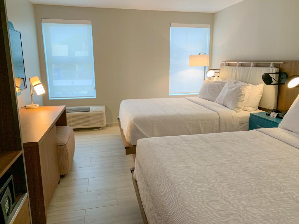 Postel nebo postele na pokoji v ubytování TRYP by Wyndham Mayaguez