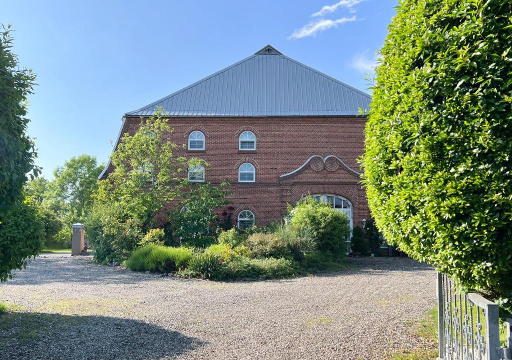 a large red brick building with a roof at Ferienhof Landlord in Fehmarn