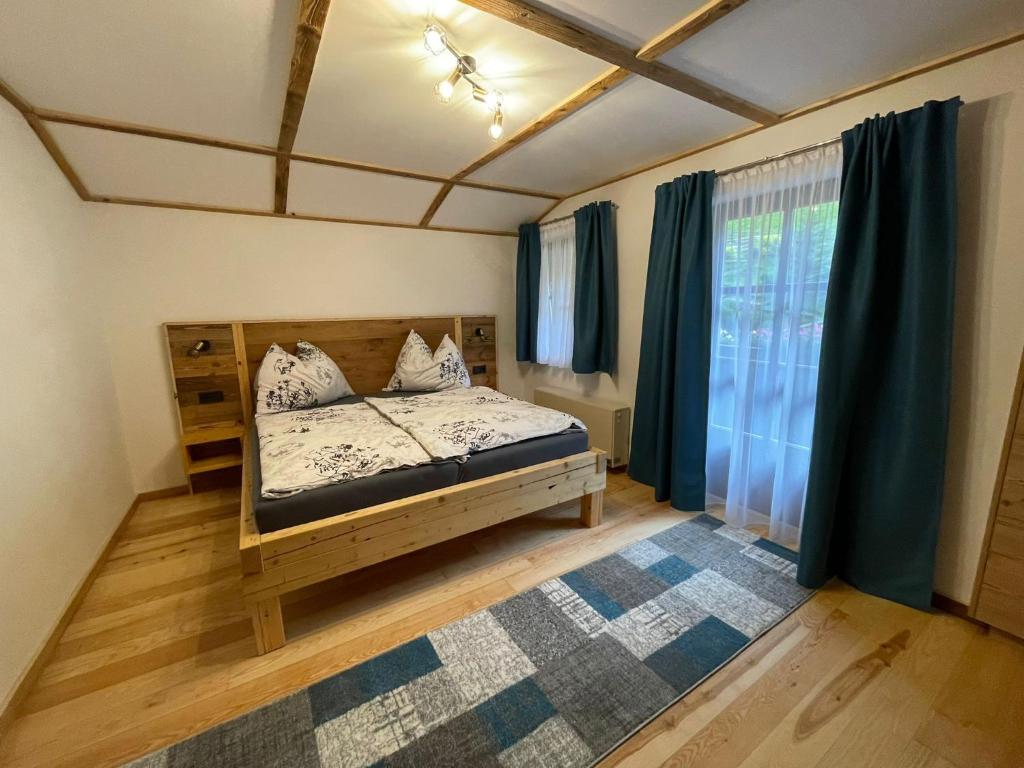 a bedroom with a bed and a window at Ferienwohnung Rohrmoser mit 2 Schlafzimmern in Hüttschlag