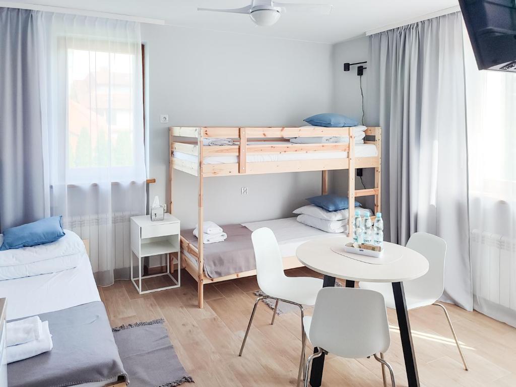 Apart Rooms & Apart Hostel S8 - Triple Room With Private Bathroom