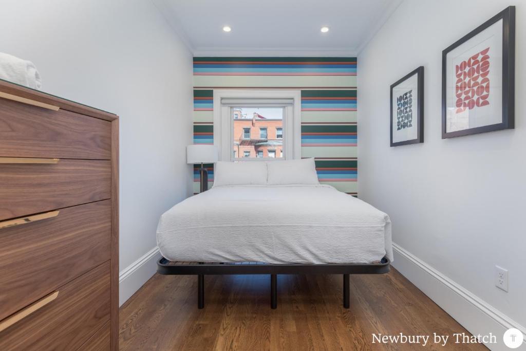Postel nebo postele na pokoji v ubytování 304 Newbury Street by Thatch