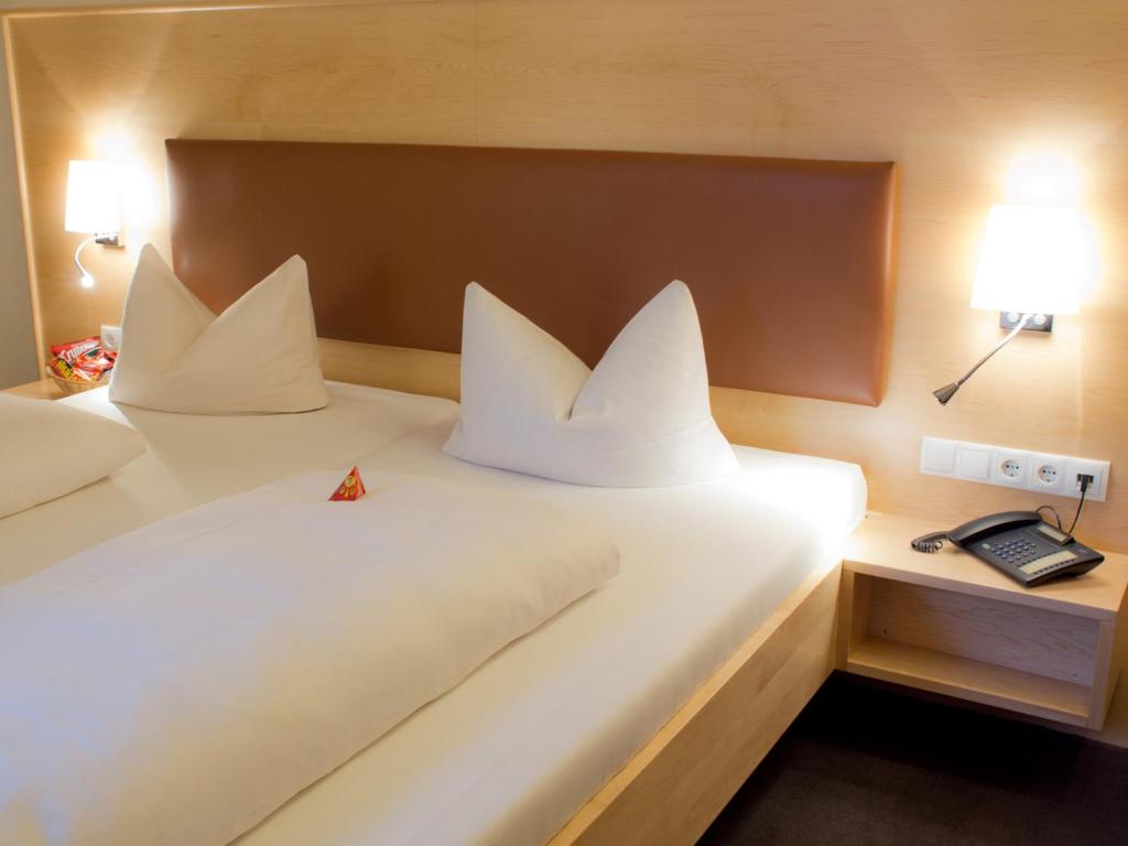Postel nebo postele na pokoji v ubytování Hotel Grüner Baum