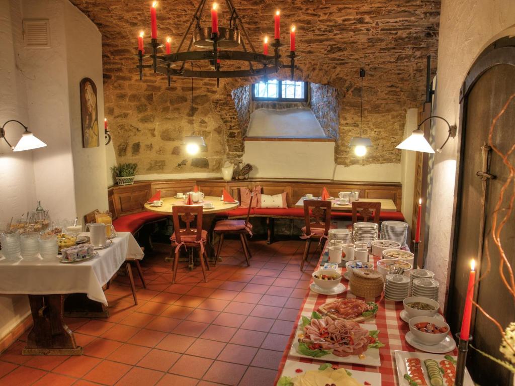 Restaurace v ubytování Hotel Grüner Baum