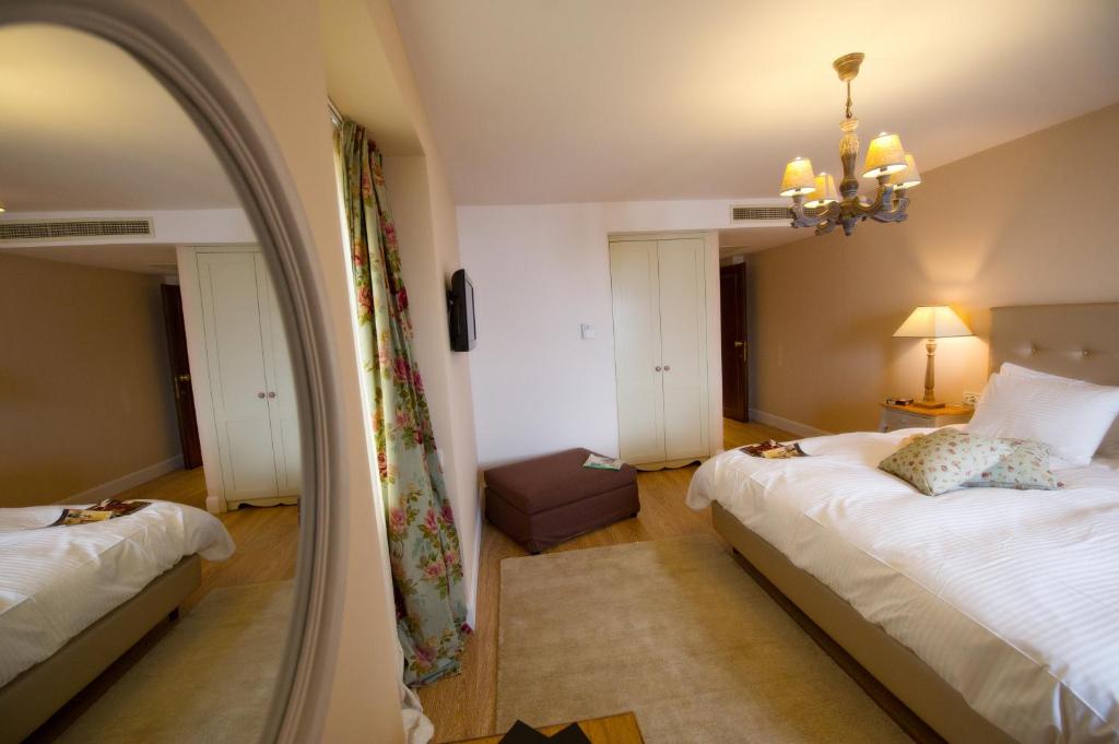 Mir Boutique Hotel - 18