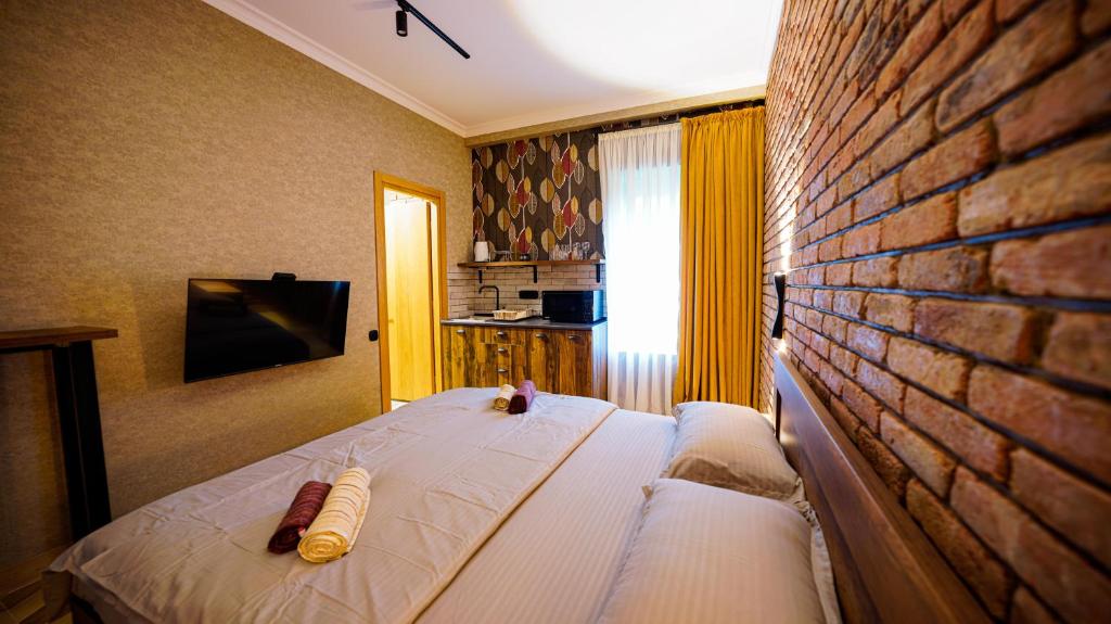 Anbani Apartments - City Center - King Studio