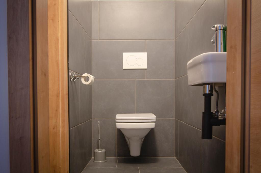Koupelna v ubytování Apartments with Private Saunas & WELLNESS Gobi