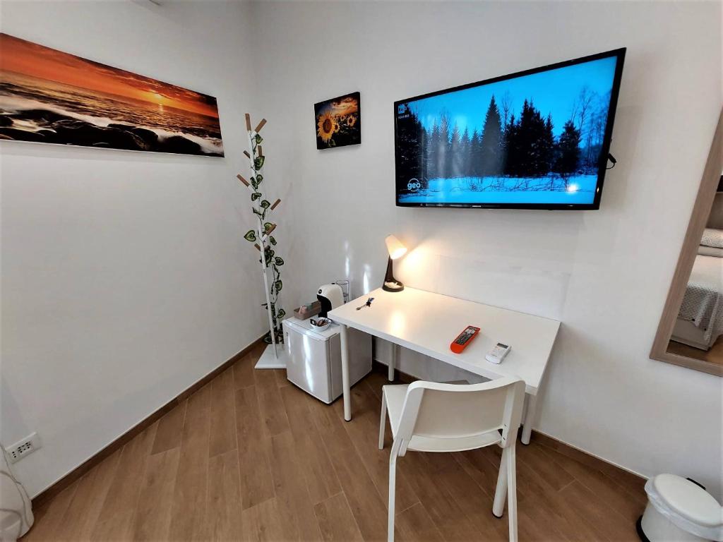 Televízia a/alebo spoločenská miestnosť v ubytovaní TrustEverVito