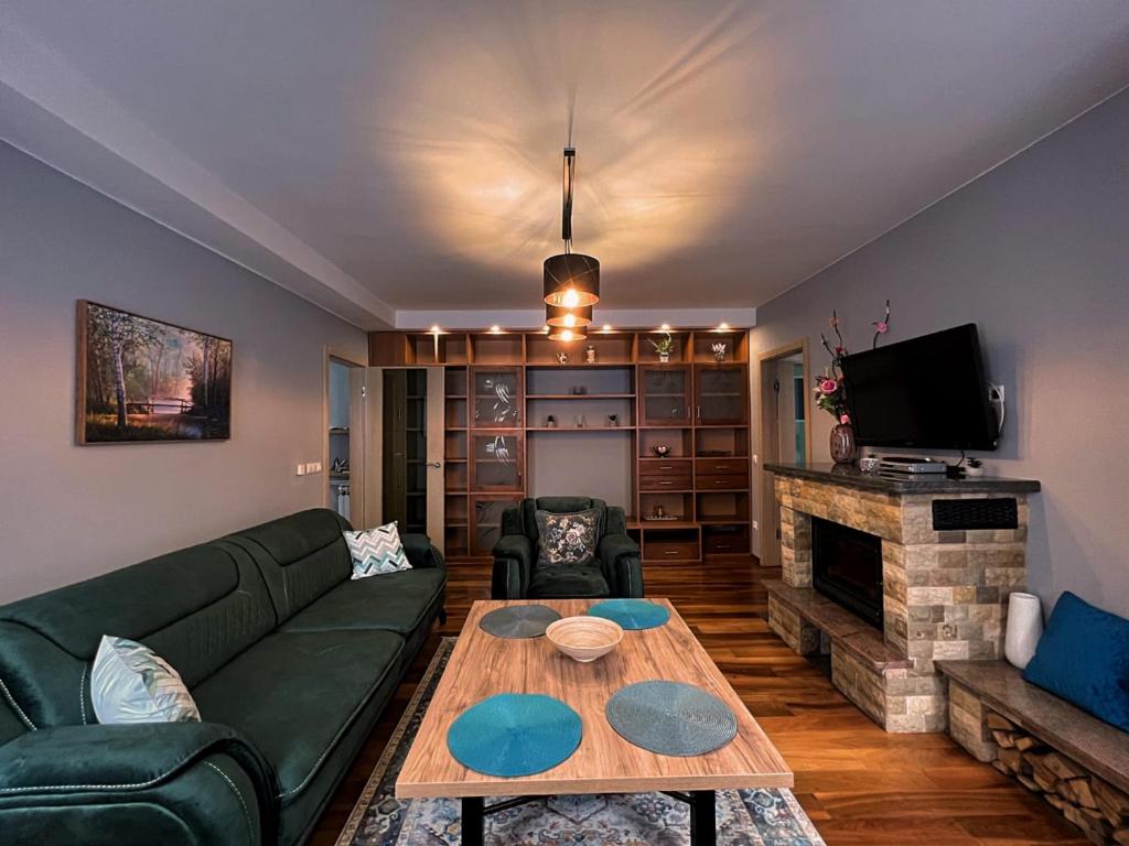 Μια τηλεόραση ή/και κέντρο ψυχαγωγίας στο Astoria M&S