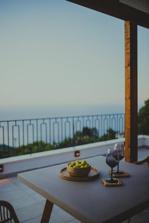 Nápoje v ubytování Peri Elxis Luxury Suites