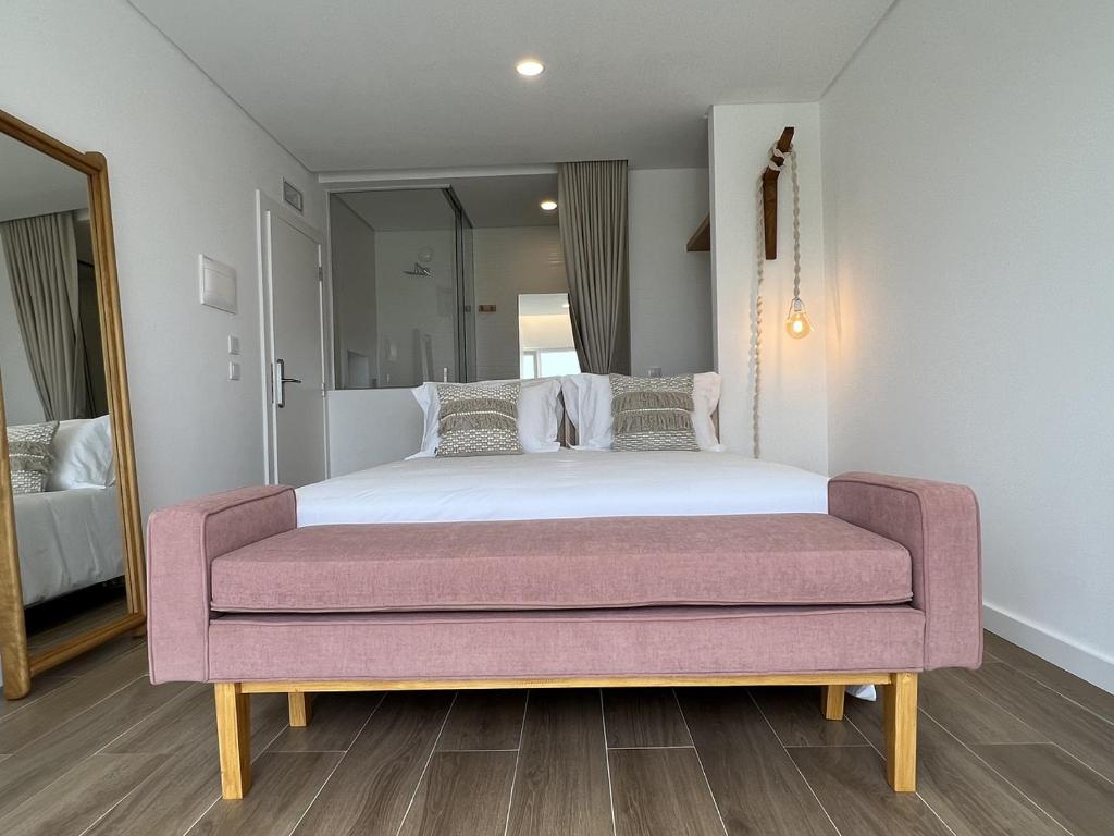 Postel nebo postele na pokoji v ubytování Alojamento White Rose Boutique