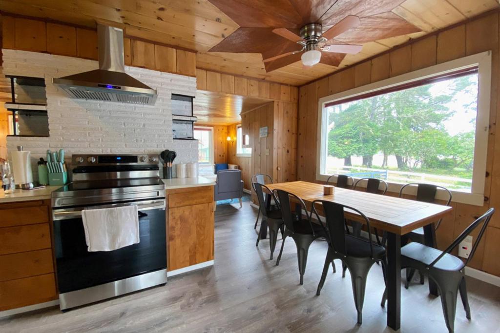 The Deep Blue Sea House, Westport – Updated 2023 Prices