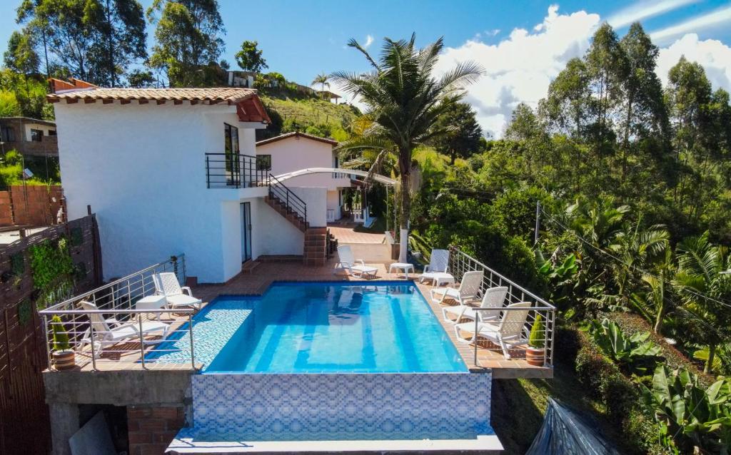Hermosa Villa Tati con piscina y jacuzzi