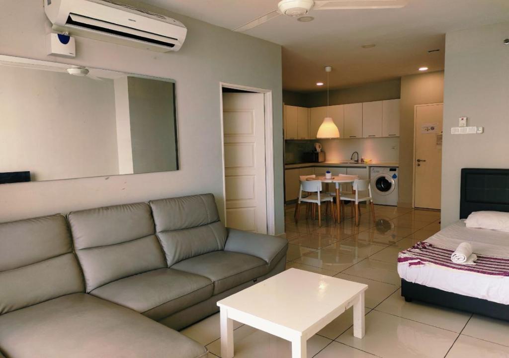Merlene Suites at Mansion One Formerly know as Mansion One Suites - 海景公寓