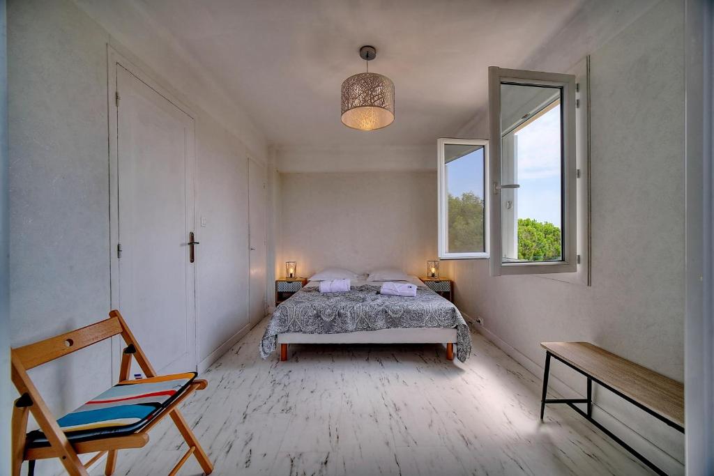 Posteľ alebo postele v izbe v ubytovaní IMMOGROOM - Fully equipped - Terrace with sea view - AC