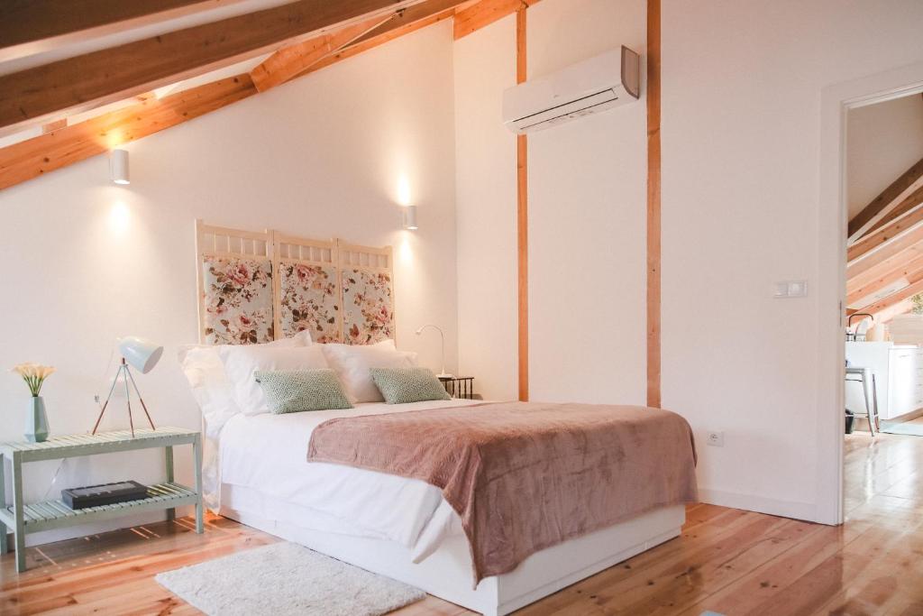 Postel nebo postele na pokoji v ubytování DOWNTOWN FASHION APARTMENT
