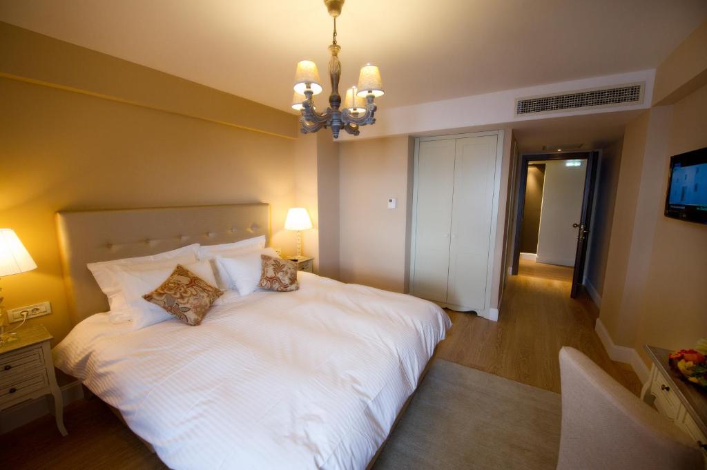 
Classic Double Room with Lake view
