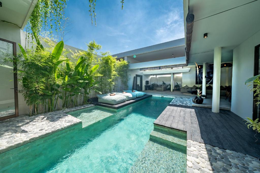 Villa Wiraja 1 – Modern 4 bdr villa in Berawa