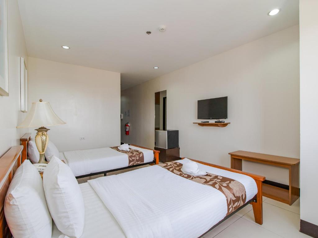 Postel nebo postele na pokoji v ubytování Main Hotel & Suites