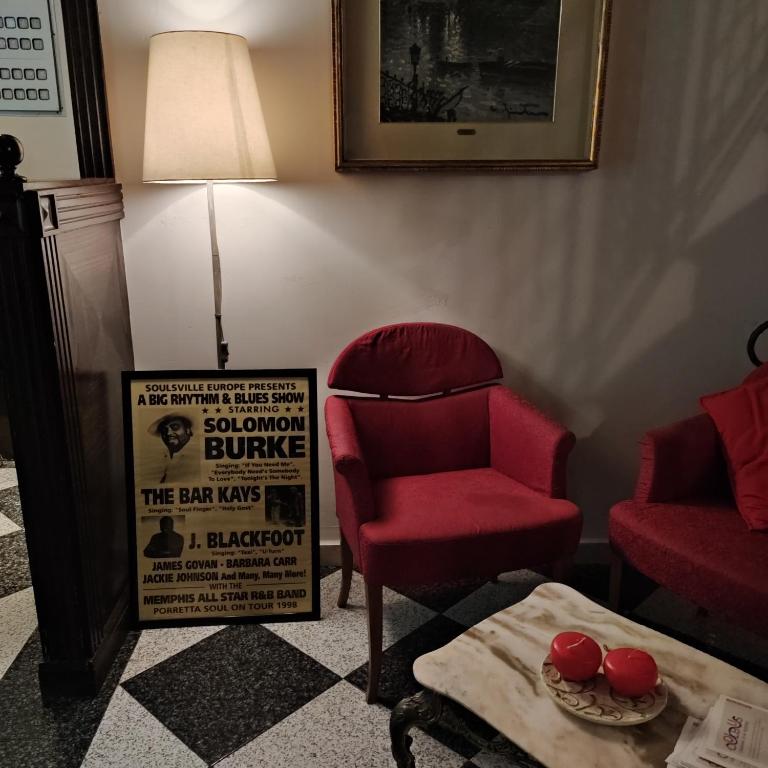 A seating area at Hotel Italia