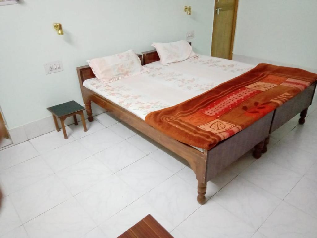 Postel nebo postele na pokoji v ubytování KIRAN GUEST HOUSE