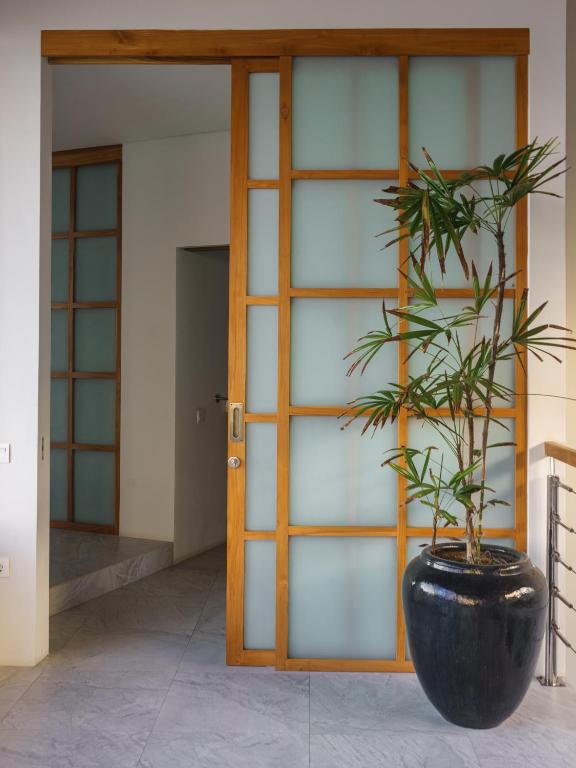 Fotografie z fotogalerie ubytování Villa Utamaro Gerupuk, Private Villa For 6-11 Pax v destinaci Bumbang