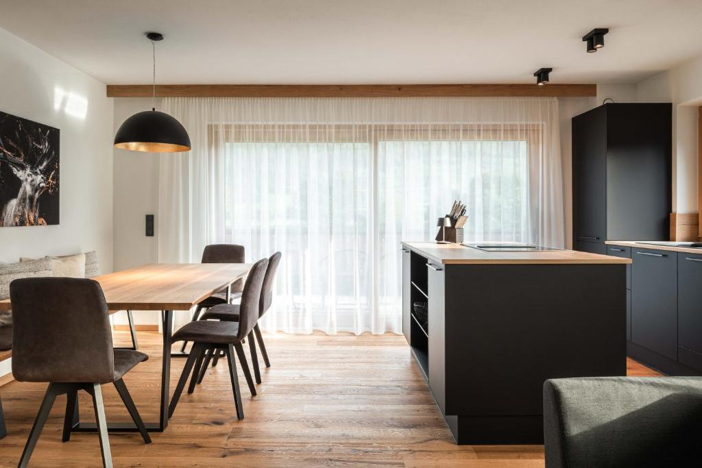 Kuchyňa alebo kuchynka v ubytovaní Hohe Tauern Lofts Panoramabahn by Alpina-Holiday