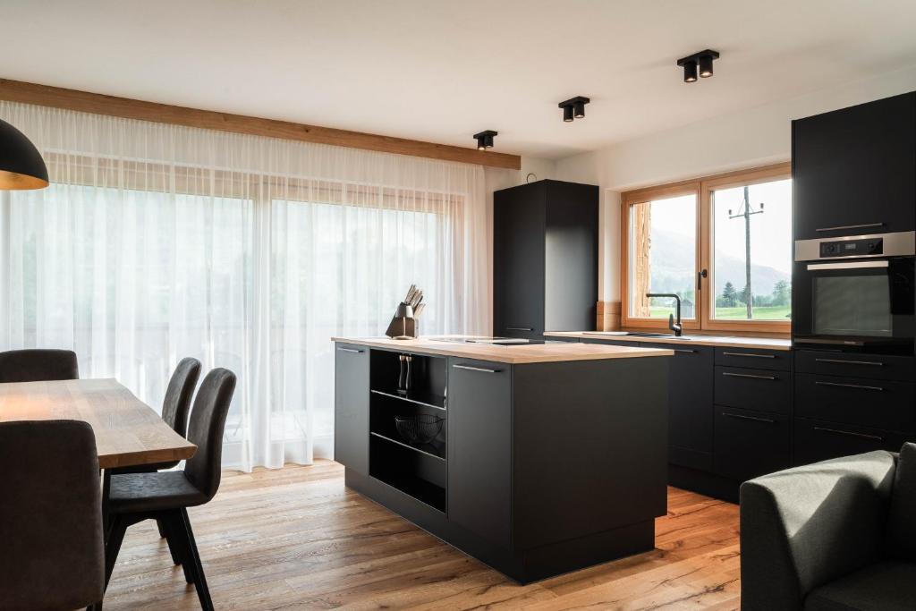 Kuchyňa alebo kuchynka v ubytovaní Hohe Tauern Lofts Panoramabahn by Alpina-Holiday