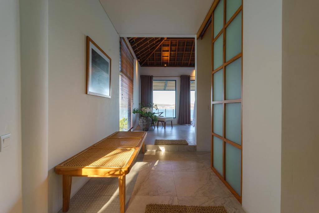 Fotografie z fotogalerie ubytování Villa Utamaro Gerupuk, Private Villa For 6-11 Pax v destinaci Bumbang