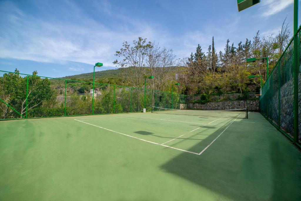 Tenis a/nebo squash v ubytování Duja Bodrum nebo okolí
