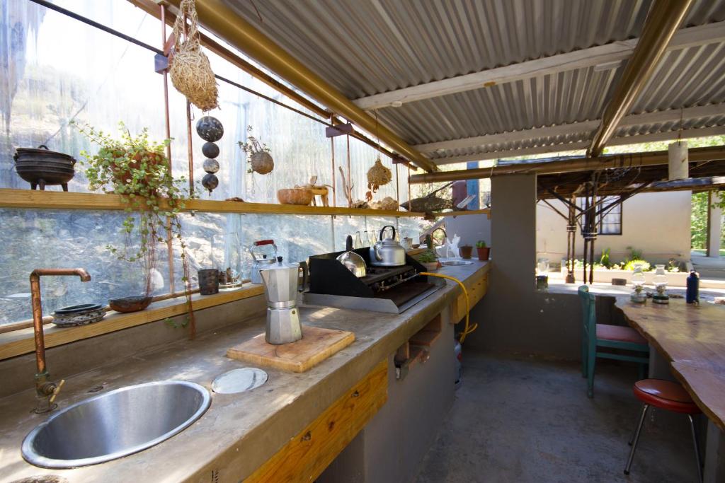 Nhà bếp/bếp nhỏ tại Porcupine Hills Olive and Guest Farm