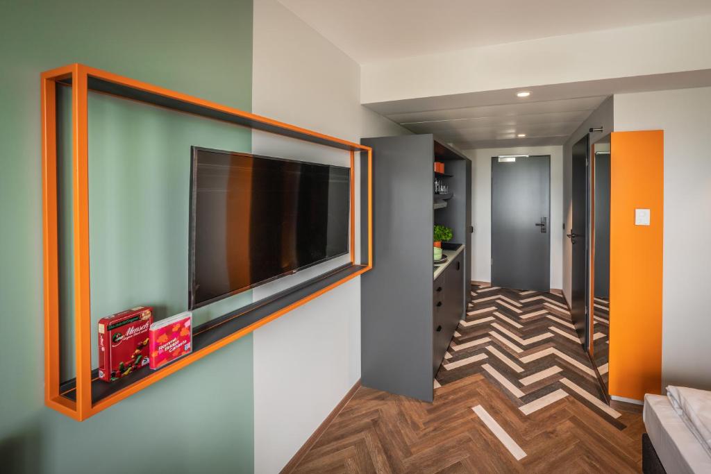 LOGINN Hotel Berlin Airport - Resim 15