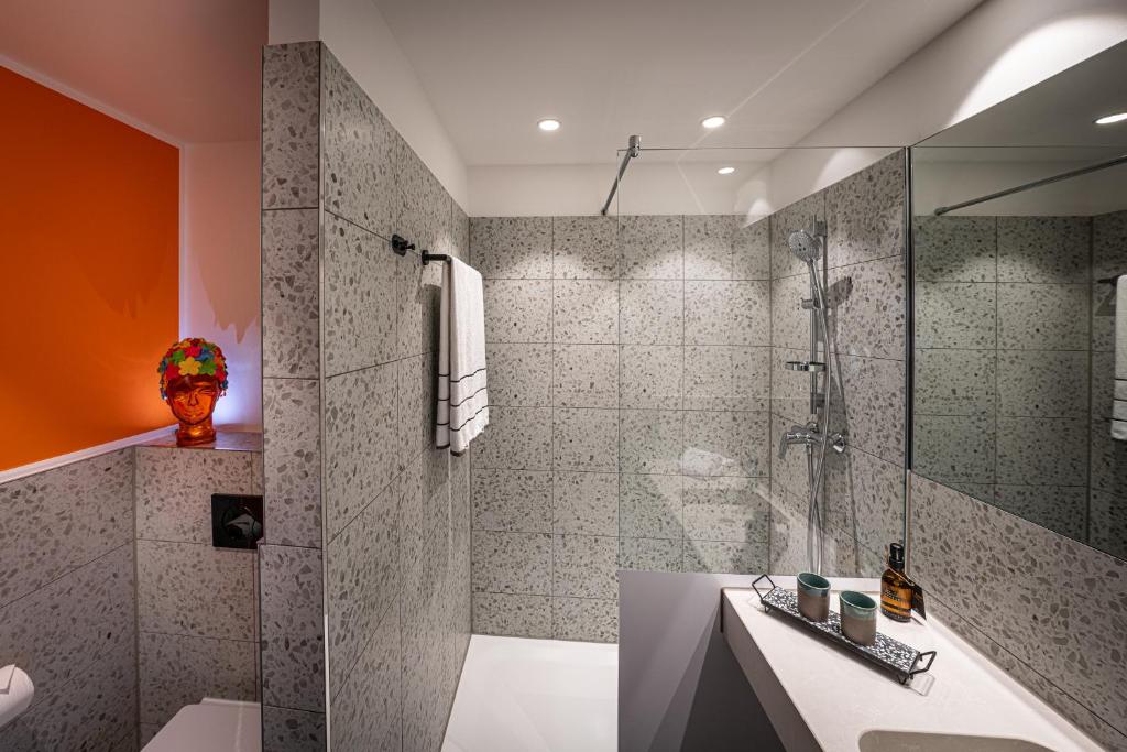 LOGINN Hotel Berlin Airport - Resim 21