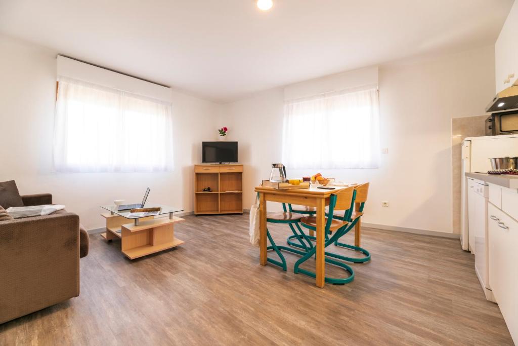 Cerise Nantes La Beaujoire - Resim 13