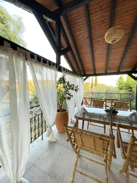 Balkón nebo terasa v ubytování Eleni's Guesthouse