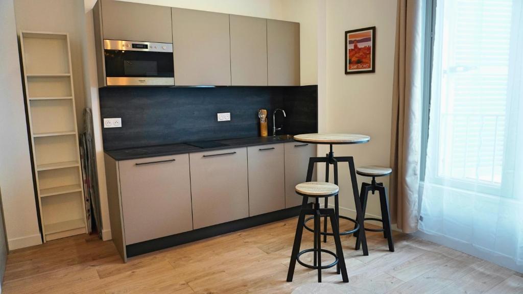 Kuchyňa alebo kuchynka v ubytovaní Proche Carlton & Croisette, Appartement 203