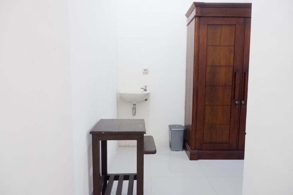Fotografie z fotogalerie ubytování Reddoorz at Bale Eja Syariah Senggigi v destinaci Montongbuwoh