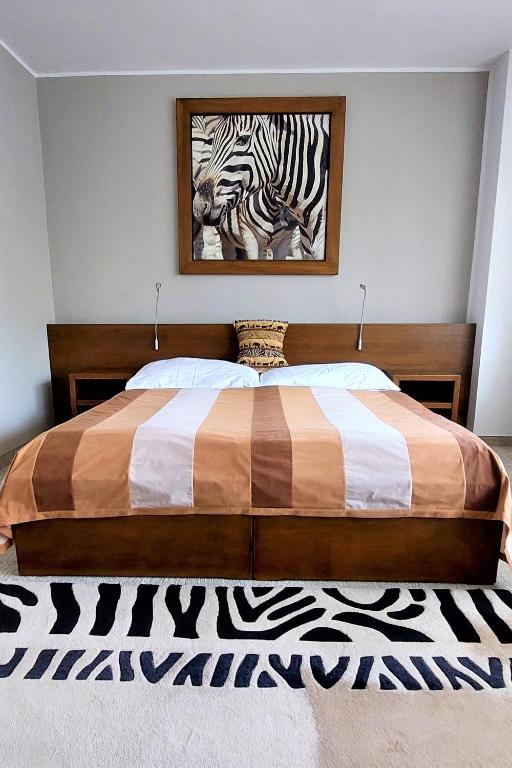 Postel nebo postele na pokoji v ubytování Afrika Hotel Frýdek-Místek