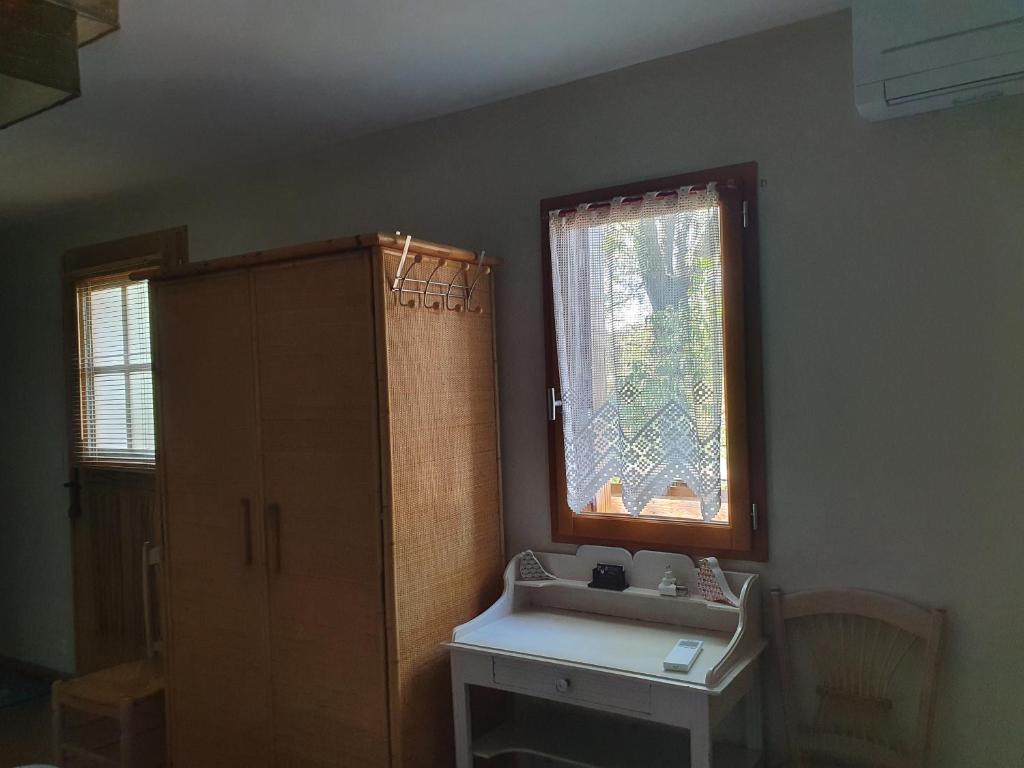Kuchyň nebo kuchyňský kout v ubytování Chambres d'hôtes Le Bois Des Frênes