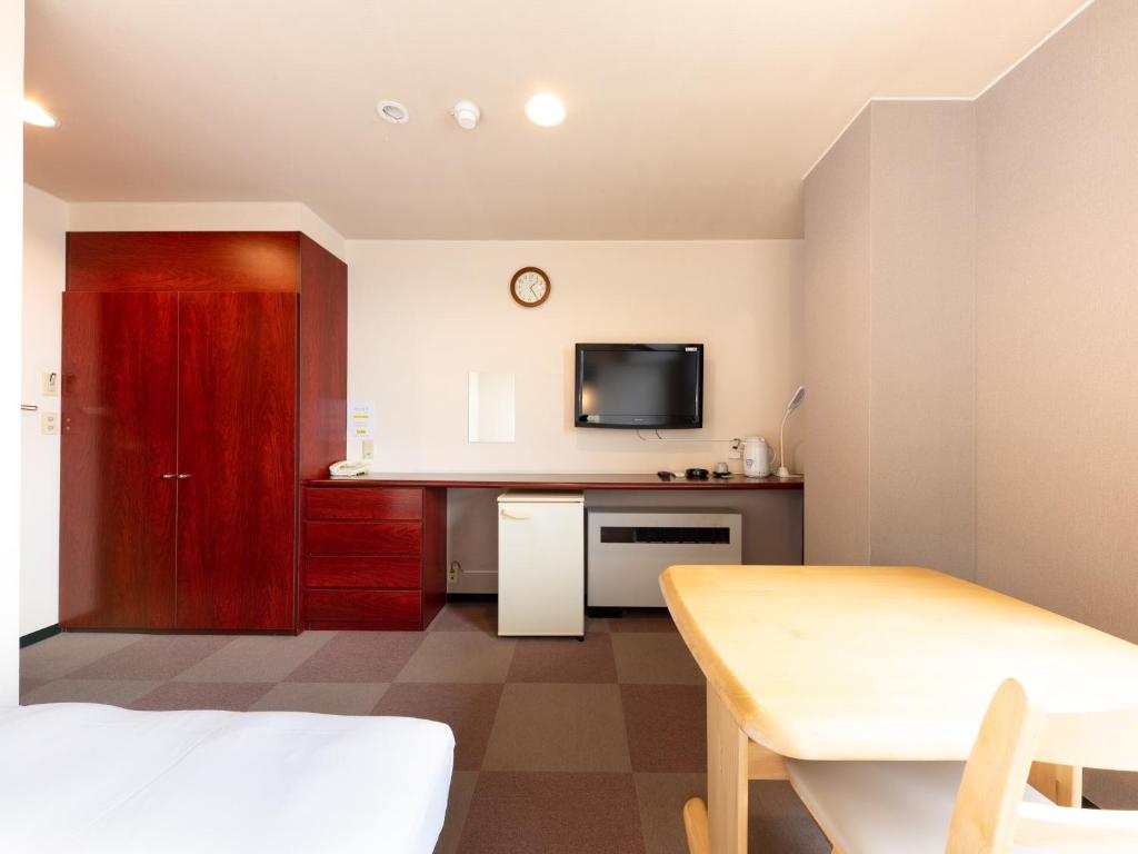TV a/nebo společenská místnost v ubytování Tabist Travel Inn Shinshu Nakano